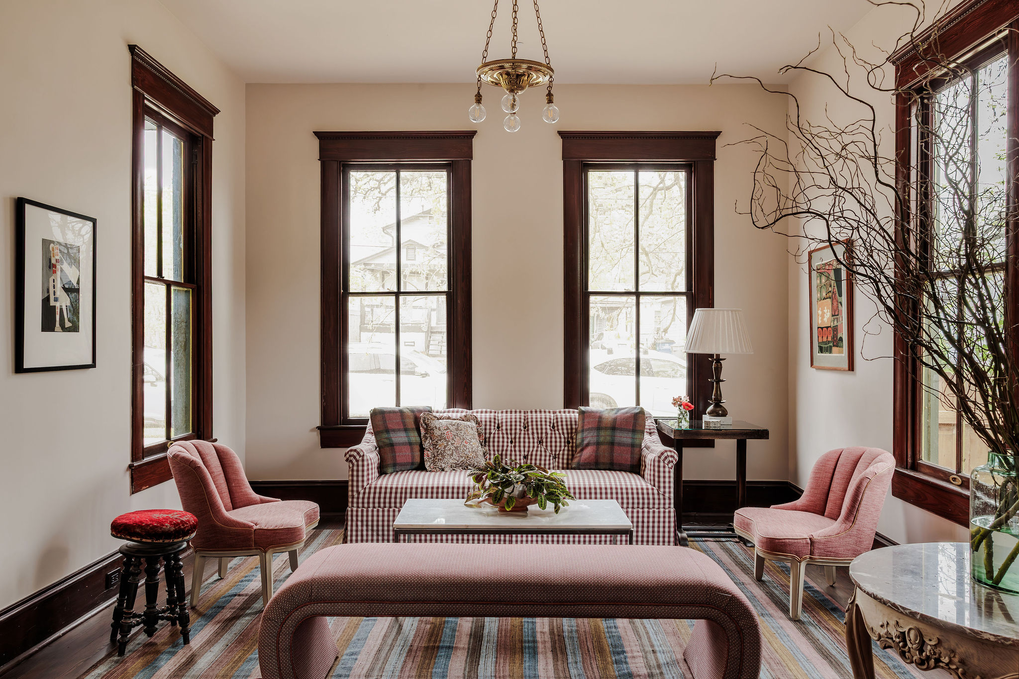 606 West 35th Street Austin, TX 78705 - Photo 6 of 37 a living room with furniture and a large window