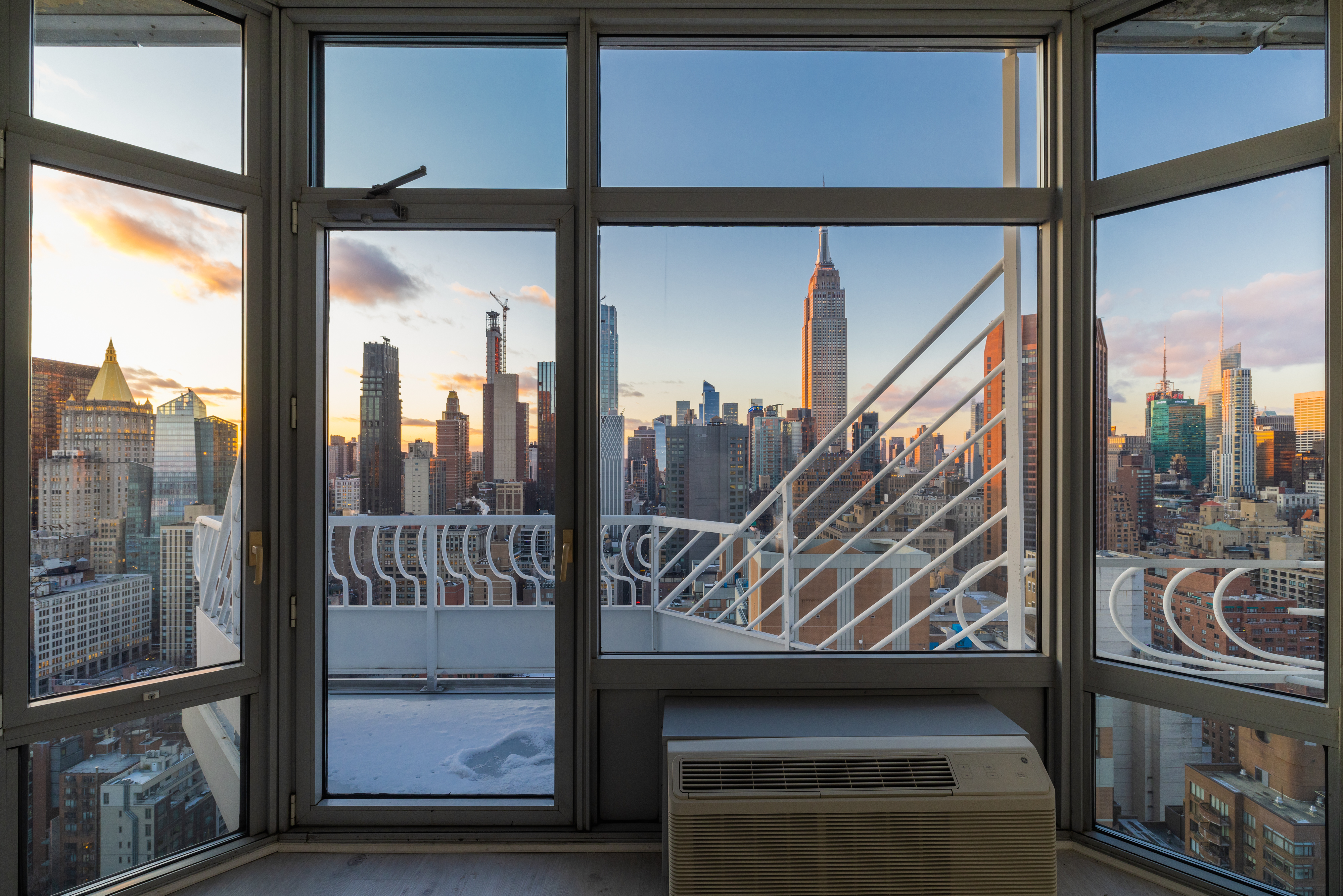 200 East 32nd Street, Unit 35C Manhattan, NY 10016 - Photo 6 of 26 a view of sitting area