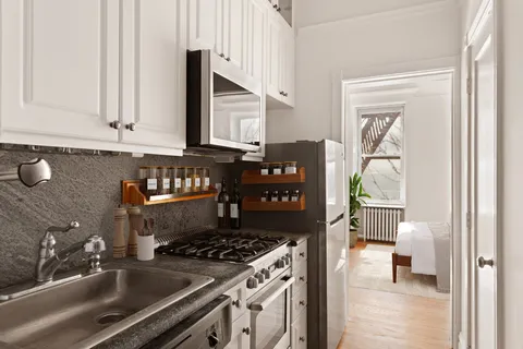 $700,000 | 41 Perry Street, Unit 3D | West Village