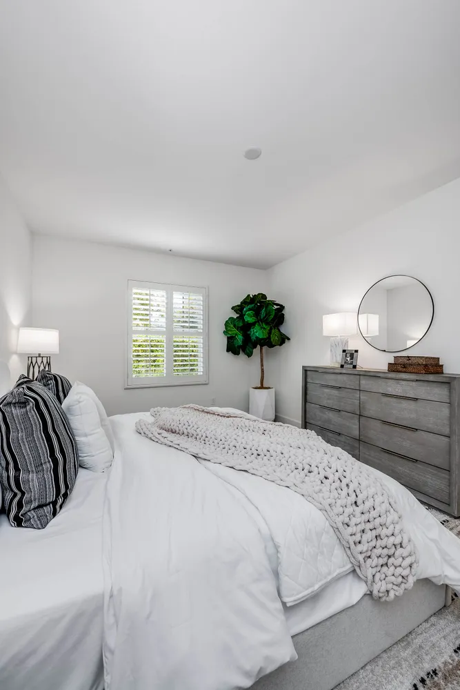 $1,095,000 | 10648 Woodbridge Street, Unit 105, Toluca Lake, CA 91602