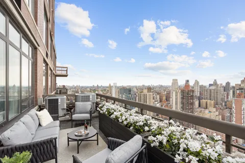 $8,950,000 | 422 East 72nd Street, Unit 40B/41AB | Lenox Hill