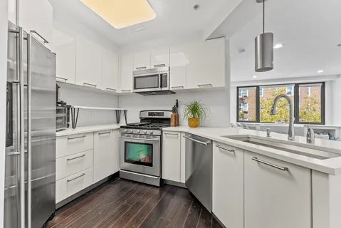 $580,000 | 64-05 Yellowstone Boulevard, Unit 414 | Forest Hills