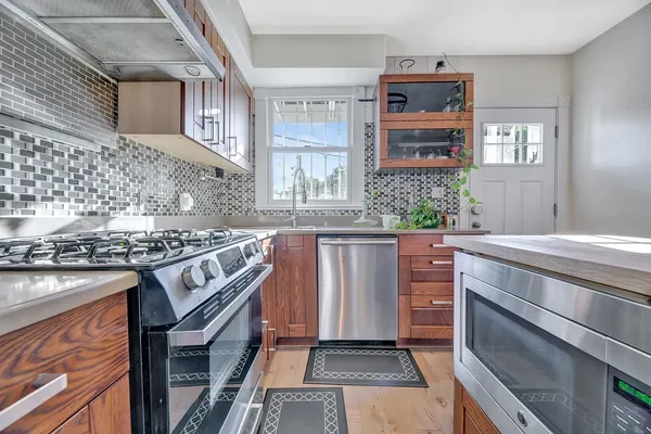 $3,000 | 639 20th Street Northeast, Washington, DC 20002