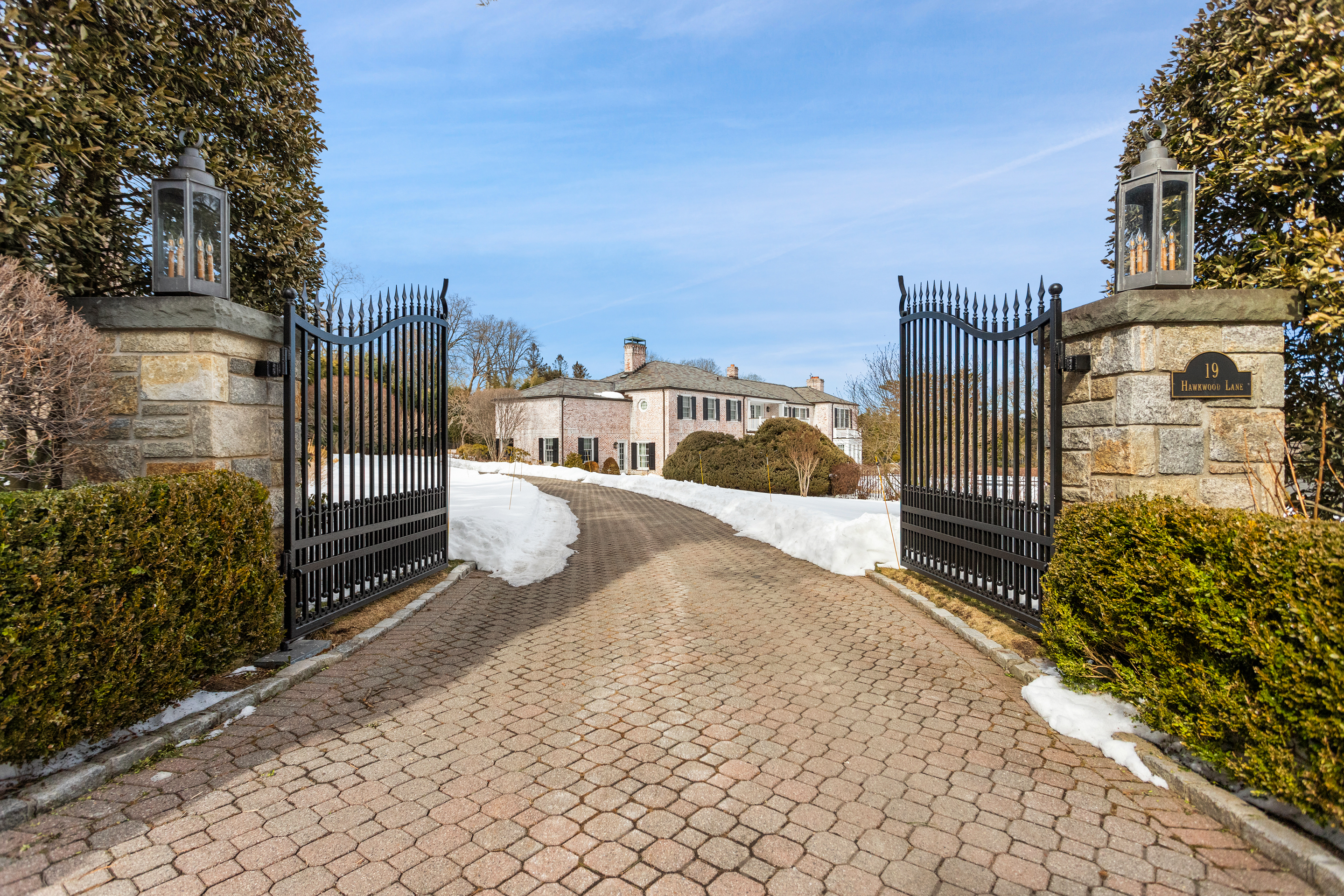 19 Hawkwood Lane Greenwich, CT 06830 - Photo 3 of 33