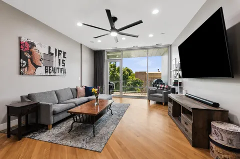 $715,000 | 2242 West Chicago Avenue, Unit 301, Chicago, IL 60622