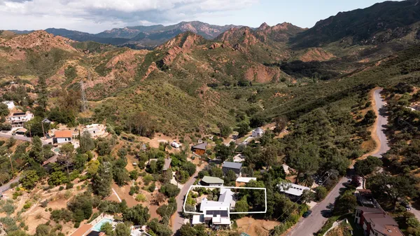 $2,550,000 | 28960 Crags Drive, Agoura Hills, CA 91301