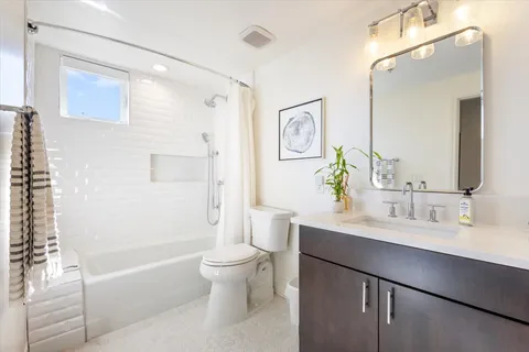 $999,999 | 4394 Farmdale Avenue, Unit 202, Studio City, CA 91604