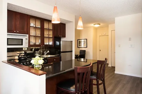 $4,200 | 150 West 51st Street, Unit 908 | Theater District