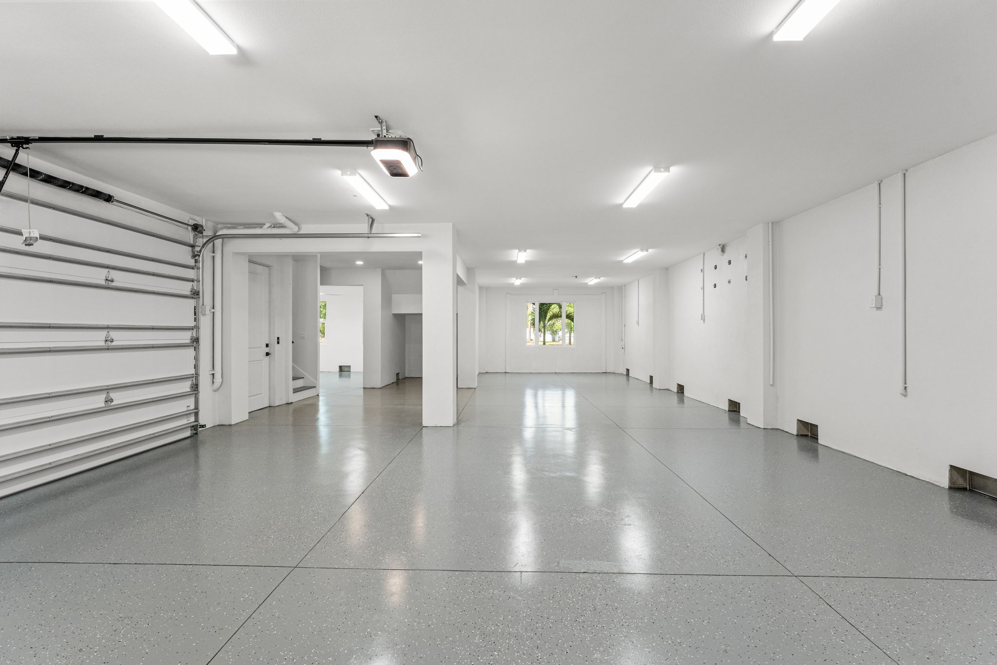 500 East Davis Boulevard Tampa, FL 33606 - Photo 35 of 36 a view of empty room with wooden floor