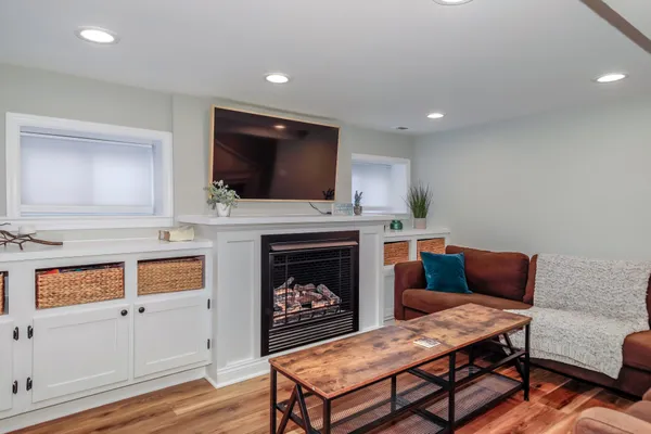 $1,300,000 | 935 15th Street Southeast, Washington, DC 20003