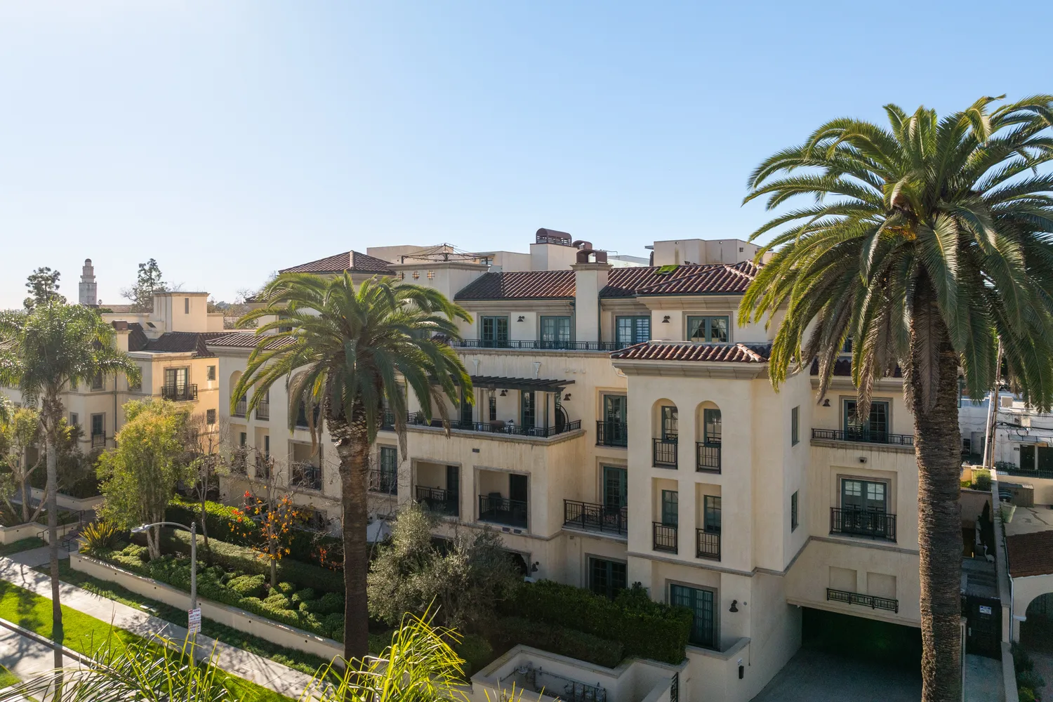 $1,599,990 | 225 South Hamilton Drive, Unit 107, Beverly Hills, CA 90211