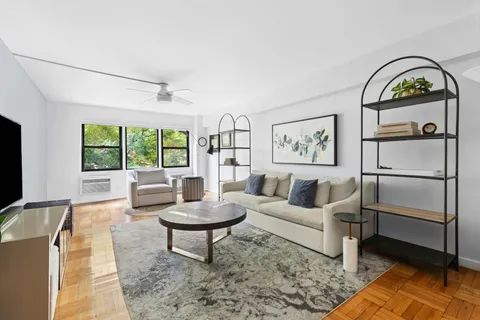 $695,000 | 205 East 77th Street, Unit 4B | Upper East Side
