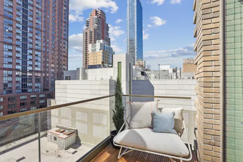 $2,500,000 | 505-513 West 43rd Street, Unit 10B | Hell's Kitchen