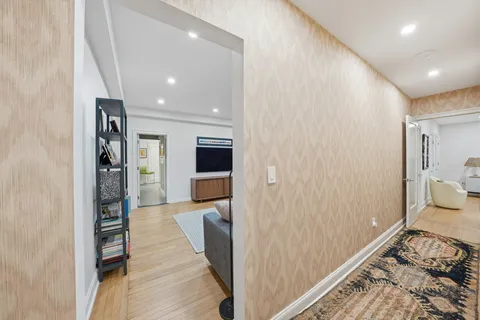 $2,699,000 | 50 East 72nd Street, Unit 10B | Lenox Hill