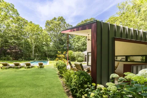 $2,295,000 | Northwest Woods, East Hampton, NY 11937