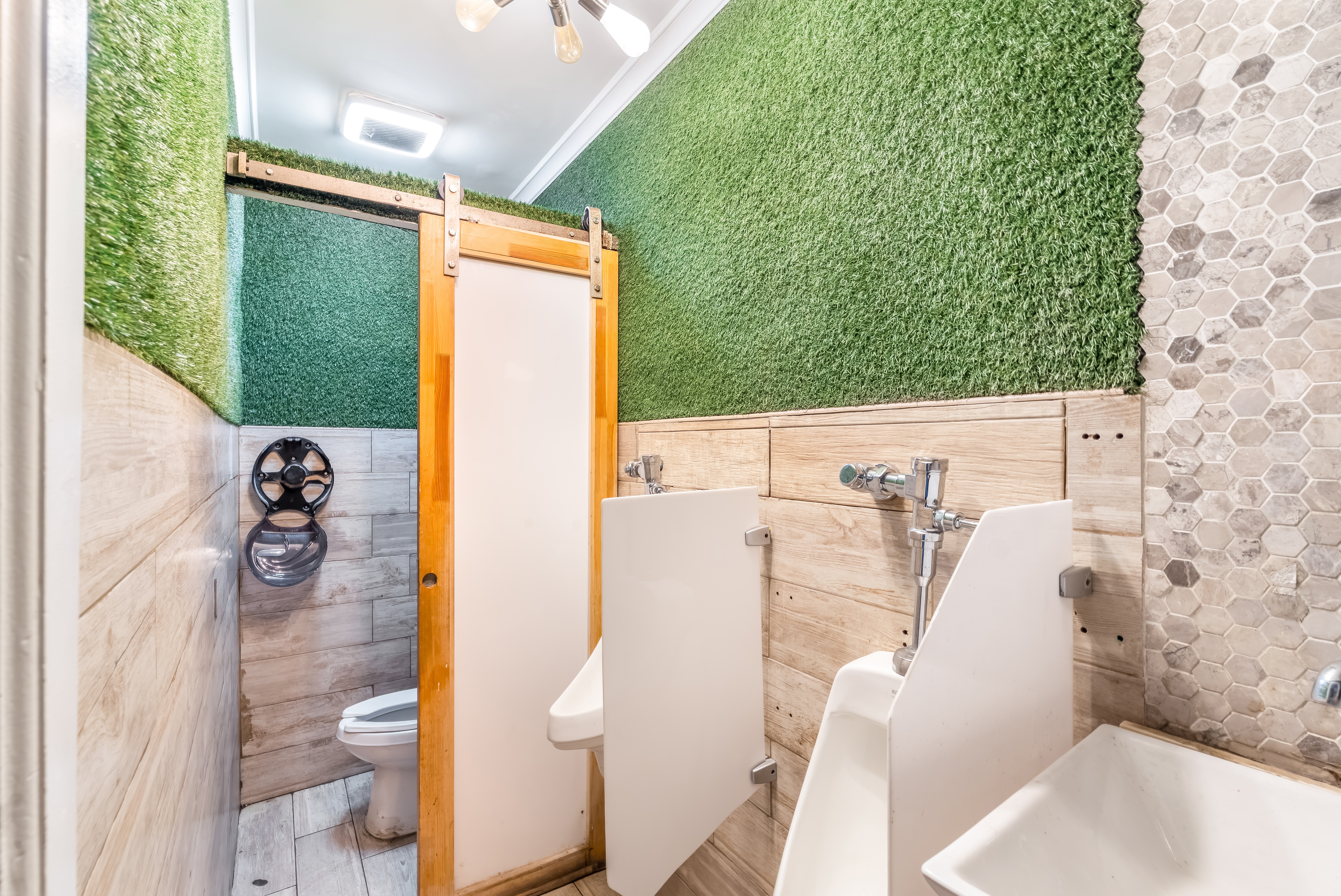 646 Newark Avenue, Unit COMMERCIAL Jersey City, NJ 07306 - Photo 22 of 35 a view of a living room