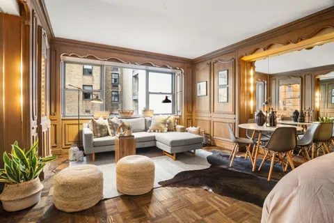 $495,000 | 110 East 57th Street, Unit 16B | Midtown East