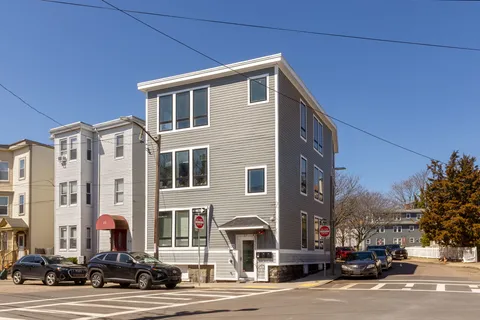 $845,000 | 17 Chestnut Avenue, Unit 3, Jamaica Plain, MA 02130