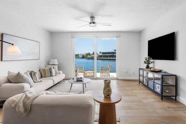 $1,125,000 | 900 Jeffery Street, Boca Raton, FL 33487