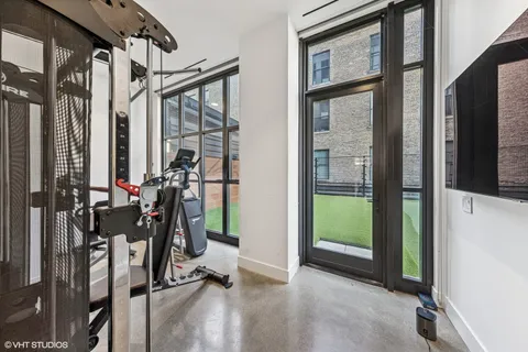 $2,999,999 | 900 West Washington Boulevard, Unit 202, Chicago, IL 60607
