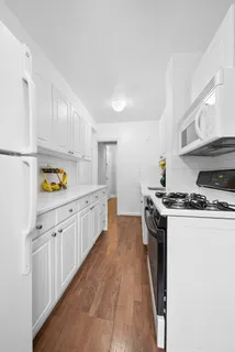 $560,000 | 321 East 54th Street, Unit 9B | Sutton Place