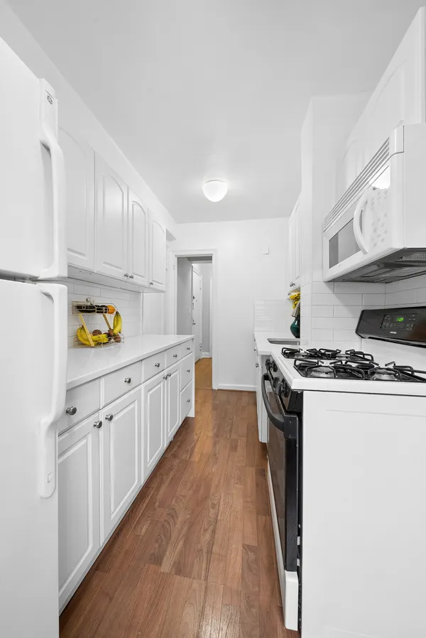 $550,000 | 321 East 54th Street, Unit 9B | Sutton Place