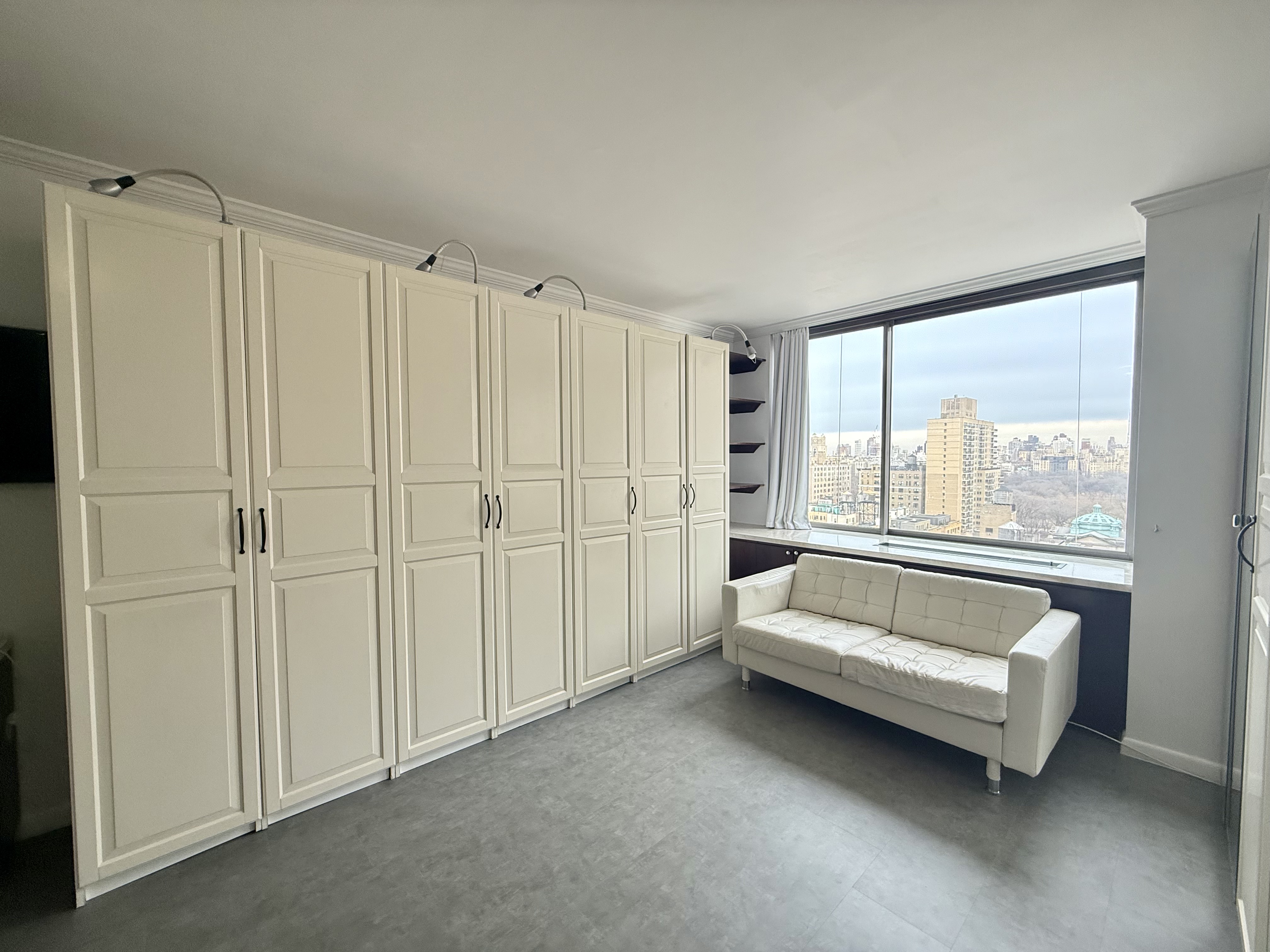 111 West 67th Street, Unit 22K Manhattan, NY 10023 - Photo 4 of 14 a spacious bedroom with a bed and a window