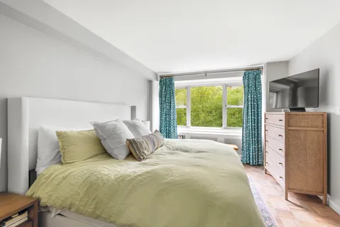 $1,299,000 | 2 Charlton Street, Unit 5A | Hudson Square