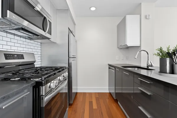$4,500 | 350 West 42nd Street, Unit 12C | Hell's Kitchen
