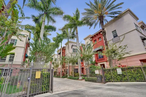 $575,000 | 1033 Northeast 17th Way, Unit 1201, Fort Lauderdale, FL 33304