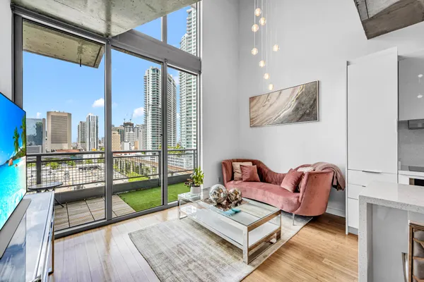 $419,999 | 690 Southwest 1st Court, Unit 1709, Miami, FL 33130