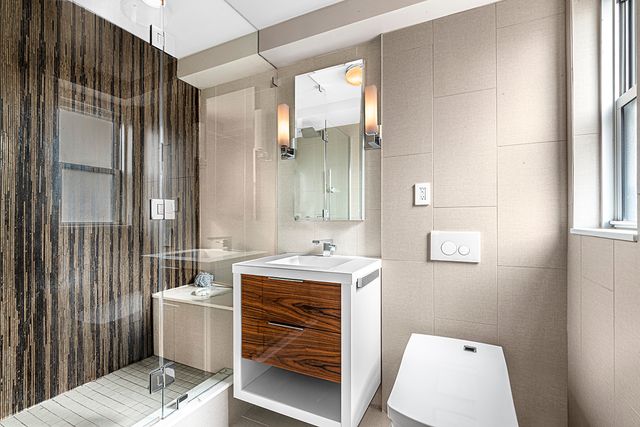 $2,600,000 | 11 5th Avenue, Unit 17O | Greenwich Village