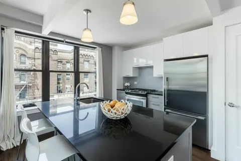 $3,270 | 341 Eastern Parkway, Unit 4B | Crown Heights