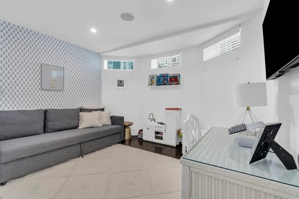 $1,100,000 | 725 East 6th Street, Unit 1, Boston, MA 02127