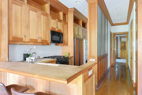 $999,000 | 8 Pierrepont Street, Unit 3 | Brooklyn Heights