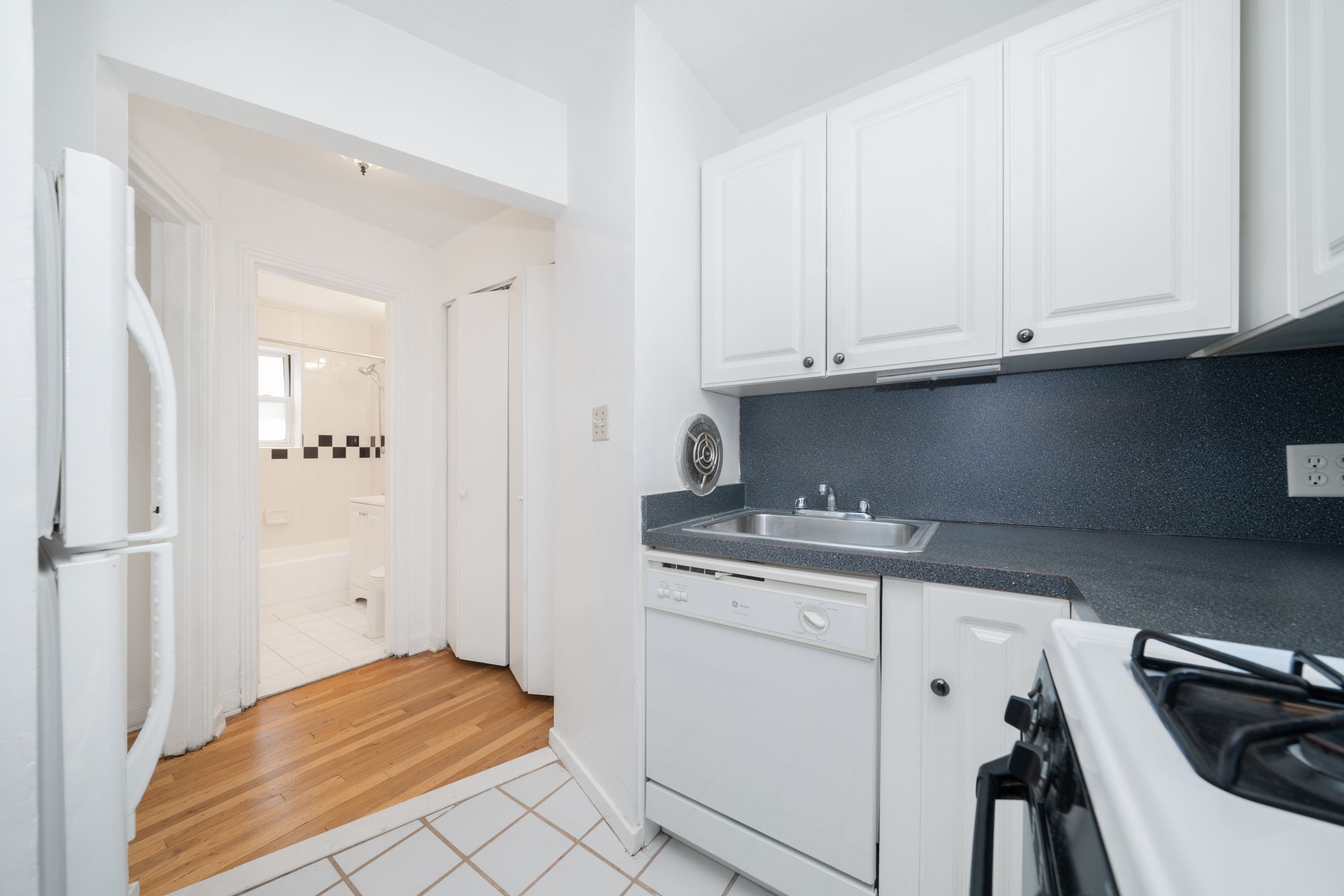 111-15 66th Avenue, Unit 2C Queens, NY 11375 - Photo 11 of 13