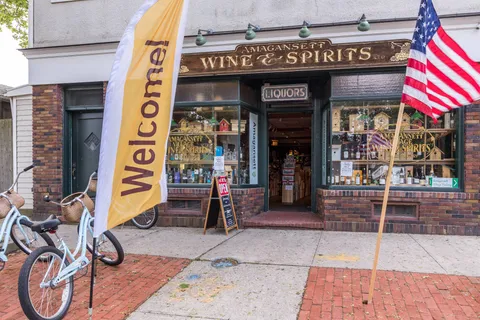 $3,850,000 | 44 Cliff Road, Amagansett, NY 11930