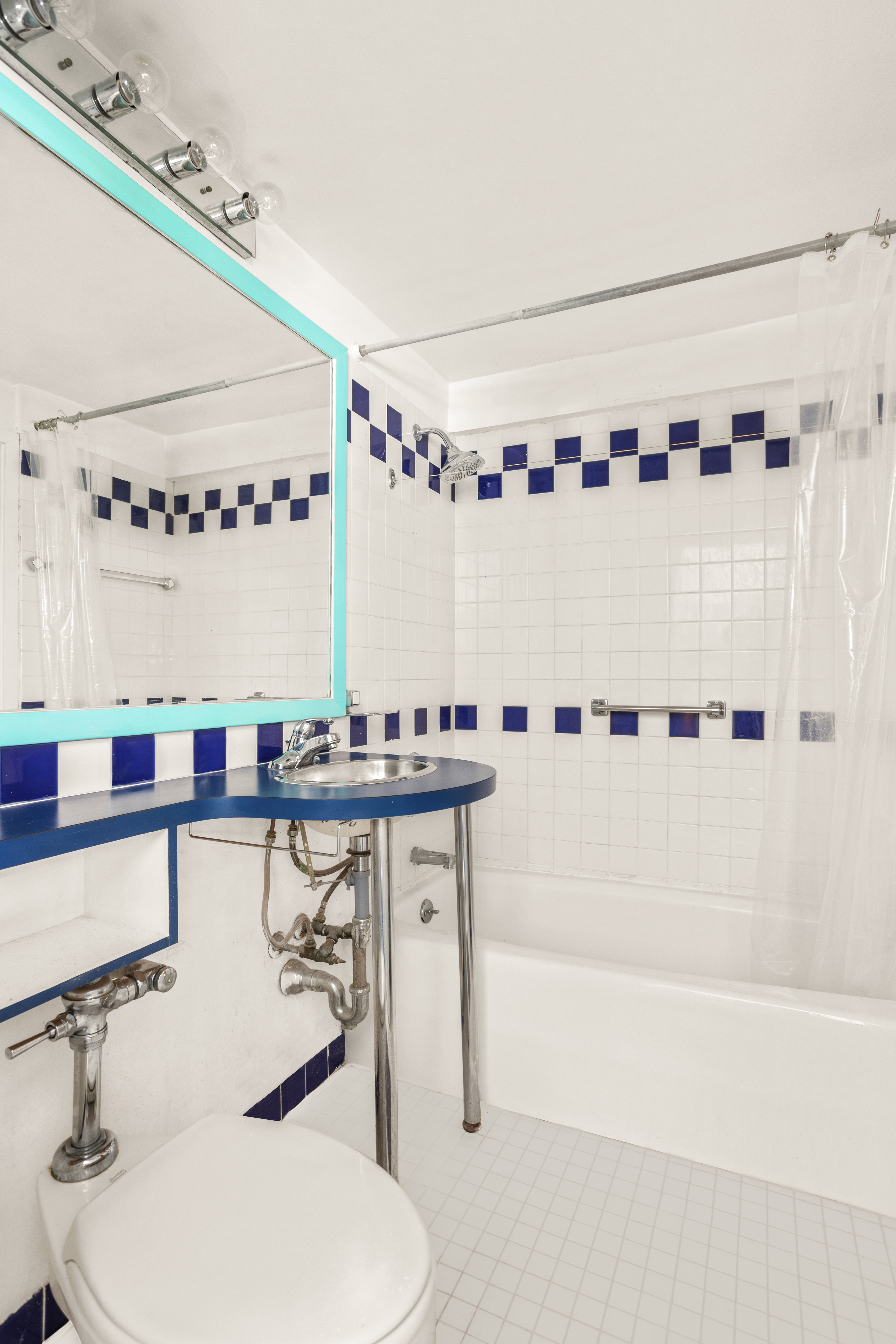 408 West 57th Street, Unit 2O Manhattan, NY 10019 - Photo 5 of 8