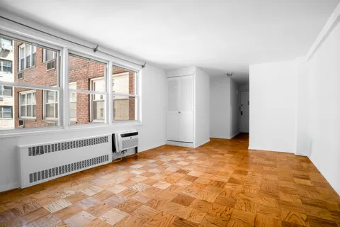 $625,000 | 141 East 55th Street, Unit 9G | Midtown East