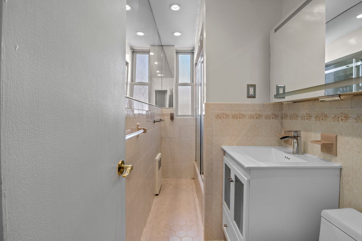 9425 Shore Road, Unit 5D Brooklyn, NY 11209 - Photo 9 of 21 Gallery Image 9