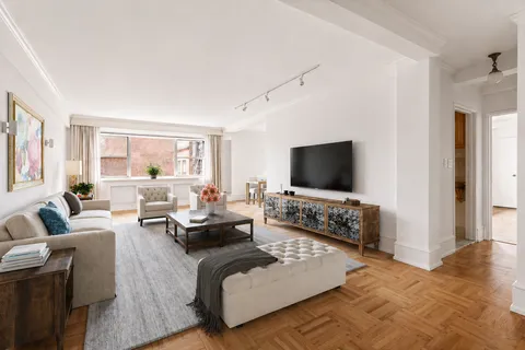 $2,398,000 | 40 East 78th Street, Unit 6B | Upper East Side
