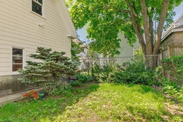 $3,300 | 14 Evergreen Avenue, Unit 1, Somerville, MA 02145