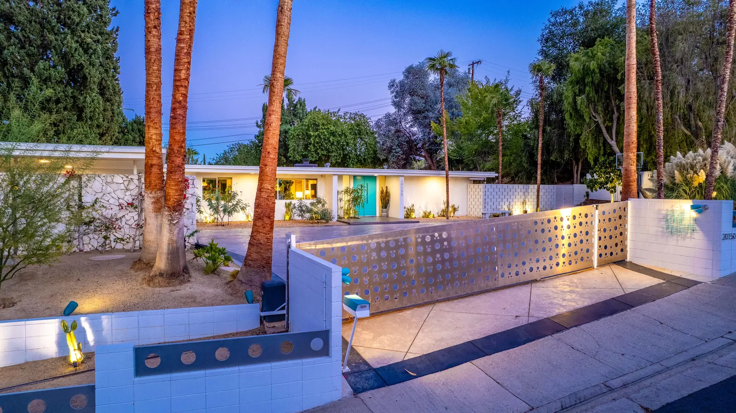 $3,025,000 | 20150 Delita Drive, Woodland Hills, CA 91364