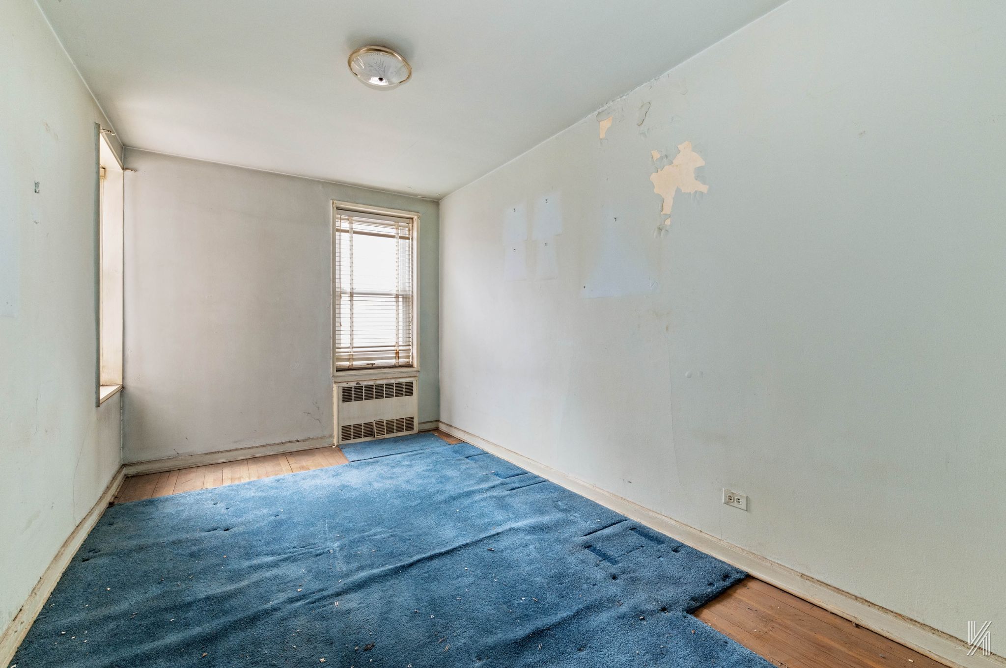 33-05 90th Street, Unit 4F Queens, NY 11372 - Photo 11 of 18 an empty room with windows