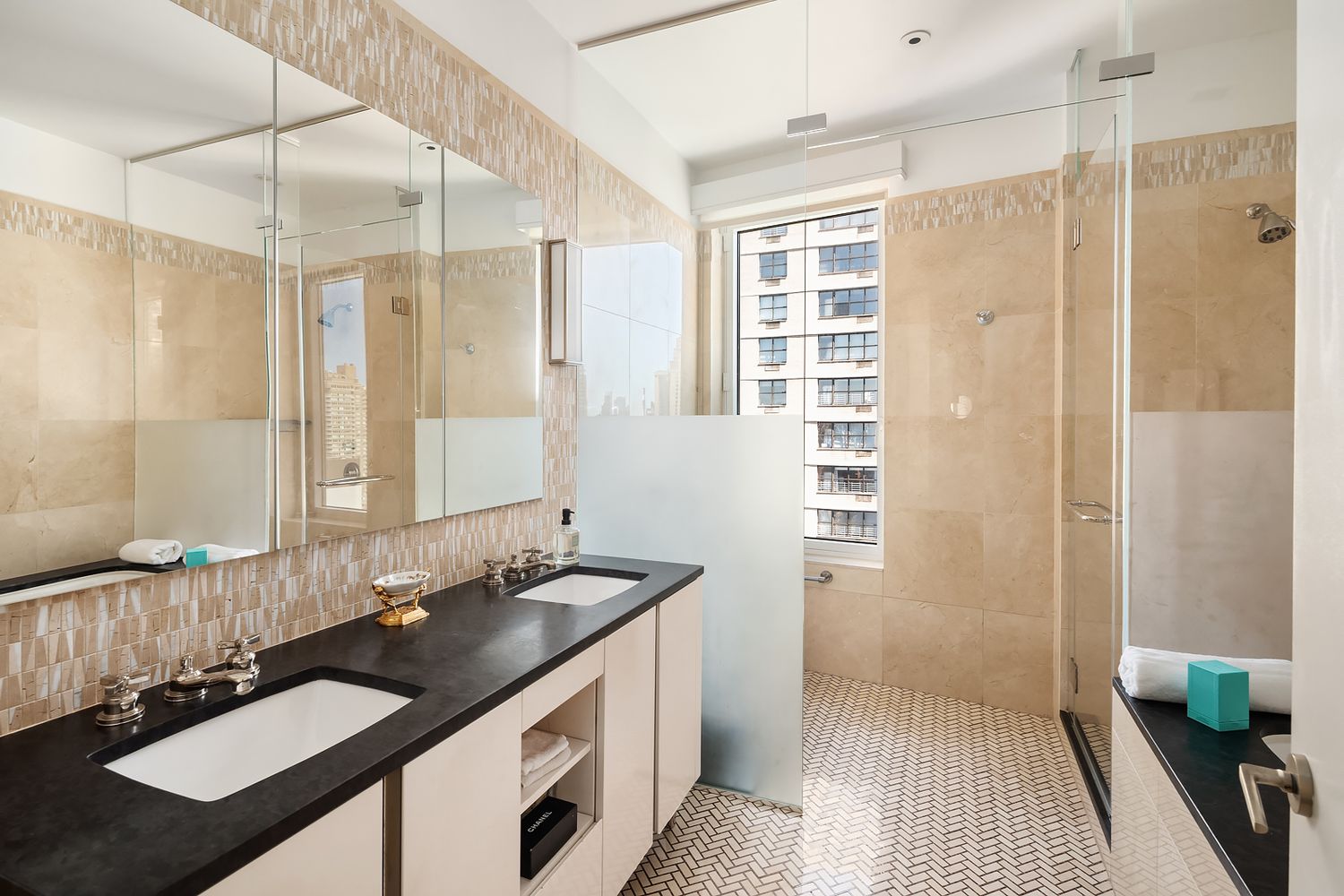 255 East 74th Street, Unit 21C Manhattan, NY 10021 - Photo 9 of 17