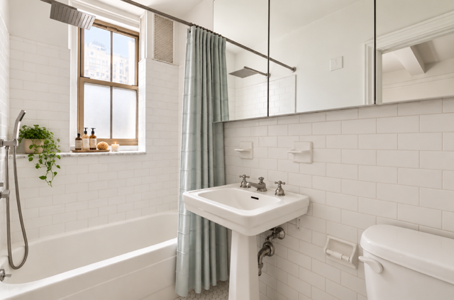 170 West 74th Street, Unit 409 Manhattan, NY 10023 - Photo 9 of 11 Gallery Image 9