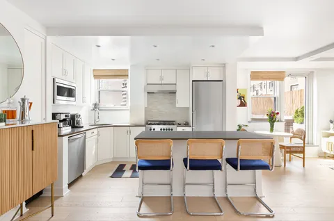 $1,795,000 | 63 East 9th Street, Unit 8X | Greenwich Village
