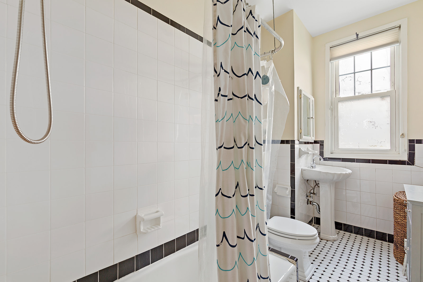 398 Westminster Road Brooklyn, NY 11218 - Photo 14 of 17