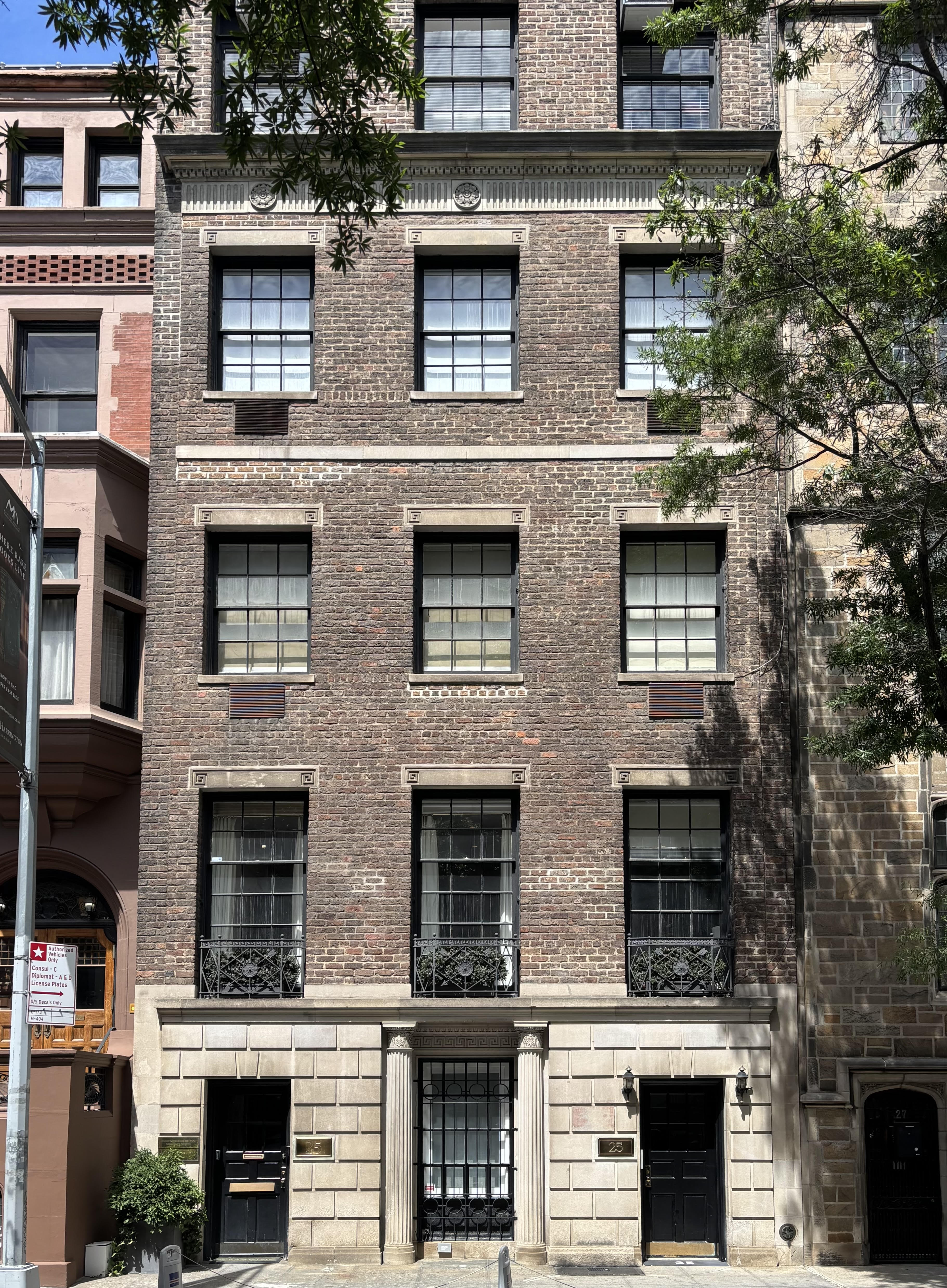 25 East 69th Street, Unit 4A Manhattan, NY 10021 - Photo 7 of 8