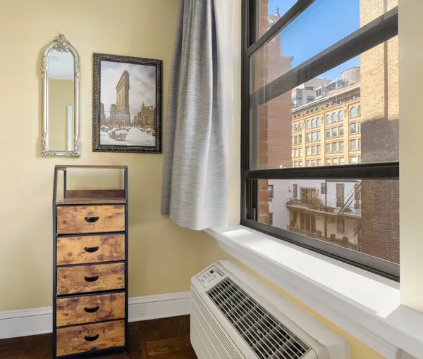 $725,000 | 49 West 12th Street, Unit 8H | Greenwich Village